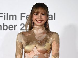 7 Foto Lisa BLACKPINK Curi Atensi Jadi Tamu Istimewa Busan Film Festival 7 Foto Lisa BLACKPINK Curi Atensi Jadi Tamu Istimewa Busan Film Festival