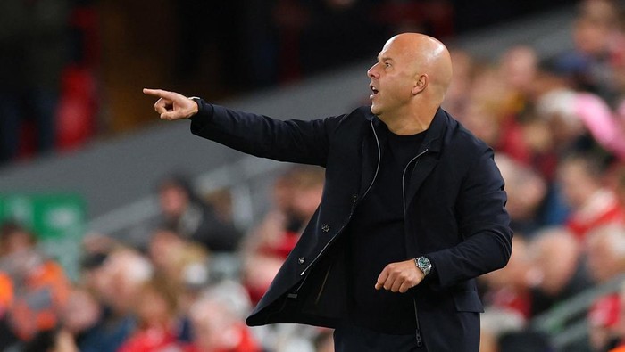 Soccer Football - UEFA Champions League - Liverpool v Atletico Madrid - Anfield, Liverpool, Britain - September 17, 2025 Liverpool manager Arne Slot reacts Action Images via Reuters/Andrew Boyers