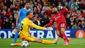 Salah Lewati Steven Gerrard, Dekati Rekor Carragher di Liga Champions