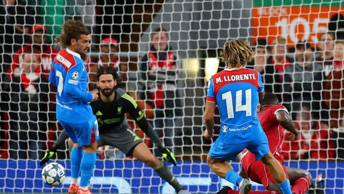 Soccer Football - UEFA Champions League - Liverpool v Atletico Madrid - Anfield, Liverpool, Britain - September 17, 2025 Atletico Madrids Marcos Llorente scores their first goal Action Images via Reuters/Andrew Boyers