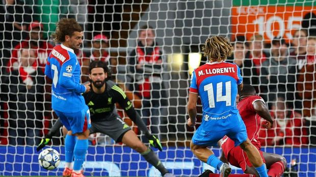 Soccer Football - UEFA Champions League - Liverpool v Atletico Madrid - Anfield, Liverpool, Britain - September 17, 2025 Atletico Madrid's Marcos Llorente scores their first goal Action Images via Reuters/Andrew Boyers