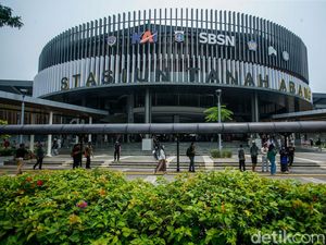Melihat Stasiun Tanah Abang yang Kini Lebih Modern Melihat Stasiun Tanah Abang yang Kini Lebih Modern