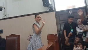 Nikita Mirzani Is Back! Jalani Sidang Melawan Reza Gladys dengan Modis