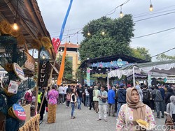 Cerita Pengunjung Kenang Masa Kecil Saat Jajan di Pasar Kangen Jogja