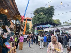Cerita Pengunjung Kenang Masa Kecil Saat Jajan di Pasar Kangen Jogja Cerita Pengunjung Kenang Masa Kecil Saat Jajan di Pasar Kangen Jogja