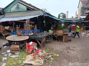 2 Tahun Usai Terbakar, Pasar Lontar Kini Kumuh, Penuh Sampah & Kambing 2 Tahun Usai Terbakar, Pasar Lontar Kini Kumuh, Penuh Sampah & Kambing