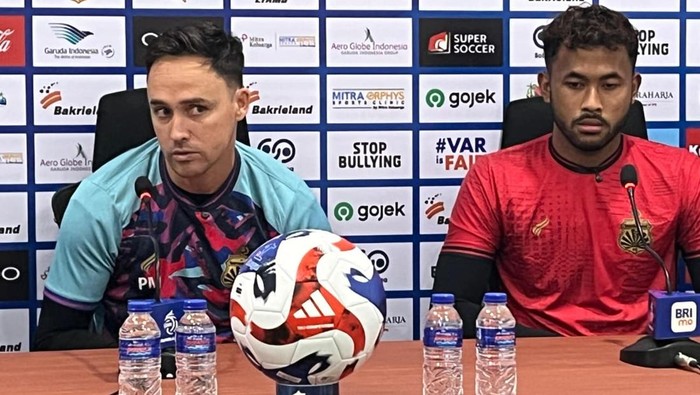 Paul Munster dalam konferensi press jelang Bhayangkara Presisi Lampung menjamu Persik Kediri pada pekan ke-6 Super League 2025/26.