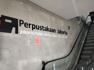 Sunyi yang Khas di Perpustakaan Jakarta Sunyi yang Khas di Perpustakaan Jakarta