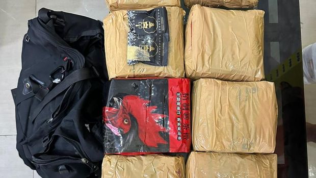 Polda Sumut menggagalkan penyelundupan 10 kg sabu yang dibawa PMI ilegal dari Malaysia, Kamis (11/9/2025).