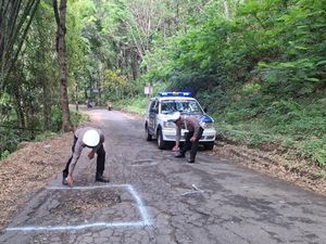 Petakan Titik Rawan, Polisi Temukan 50 Jalan Berlubang di Trenggalek Petakan Titik Rawan, Polisi Temukan 50 Jalan Berlubang di Trenggalek