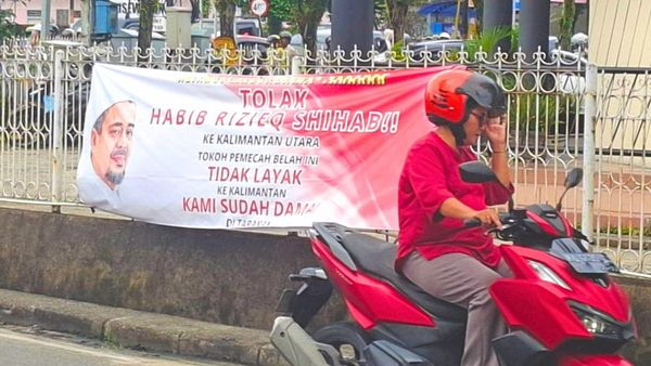 Spanduk-spanduk Tolak Habib Rizieq: Kami Sudah Damai