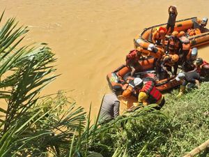 Andre Ditemukan Tewas Usai Hanyut di Sungai Madina Andre Ditemukan Tewas Usai Hanyut di Sungai Madina