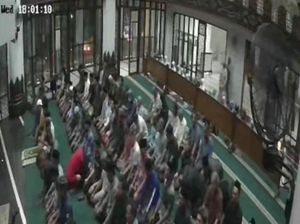 Terekam CCTV Maling Gondol Tas Isi Perhiasan Jemaah Masjid di Prambanan Terekam CCTV Maling Gondol Tas Isi Perhiasan Jemaah Masjid di Prambanan