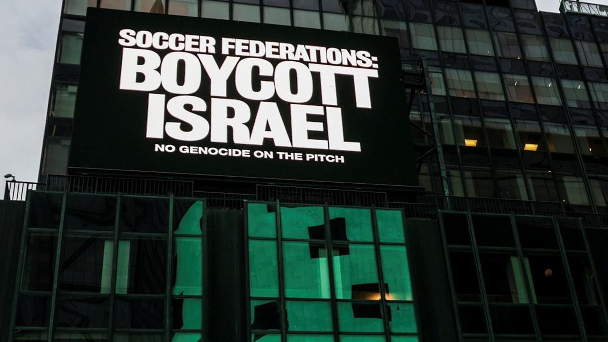 Seruan boikot Israel yang muncul di New York, Amerika Serikat pada bulan ini. Foto: REUTERS/Jeenah Moon