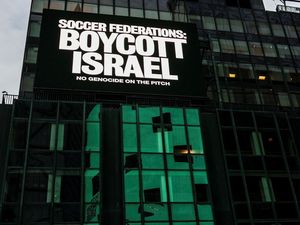 Hukuman Setengah-setengah UEFA untuk Israel di Sepakbola Hukuman Setengah-setengah UEFA untuk Israel di Sepakbola