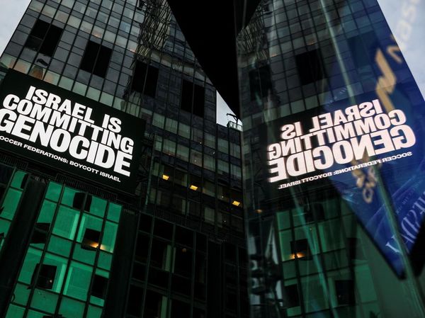 Seruan Boikot Sepak Bola Israel Menggema di Times Square AS