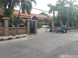 MBG di SMAN 15 Surabaya Dikeluhkan Basi MBG di SMAN 15 Surabaya Dikeluhkan Basi