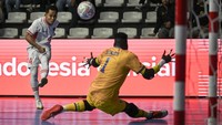 Sejak menit pertama, Timnas Futsal Indonesia langsung tancap gas. Kapten tim, Muhammad Iqbal, membuka keunggulan saat laga baru berjalan tiga menit. Foto: ANTARA FOTO/Fauzan