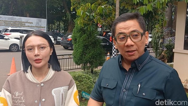 Berita Viral Selebriti dari InsertLive : Berseteru, Wika Salim & Eks Manajer Berakhir Damai