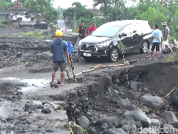 Banjir Lahar Semeru Kikis Jalan-Tanggul di Lumajang Sepanjang 30 Meter
