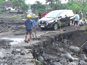 Banjir Lahar Semeru Kikis Jalan-Tanggul di Lumajang Sepanjang 30 Meter Banjir Lahar Semeru Kikis Jalan-Tanggul di Lumajang Sepanjang 30 Meter
