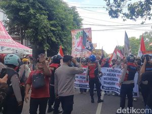 Rakyat Pati Demo Siang Ini, Massa Jalan ke Gedung DPRD