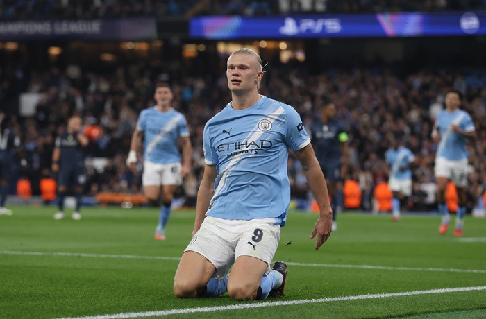 MANCHESTER, ENGLAND - SEPTEMBER 18: Erling Haaland of Manchester City goal celebration after scoring to put Manchester City 1-0 ahead during the UEFA Champions League 2025/26 League Phase MD1 match between Manchester City and SSC Napoli at City of Manchester Stadium on September 18, 2025 in Manchester, England. (Photo by Crystal Pix/MB Media/Getty Images)