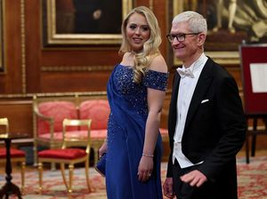 Momen Langka Tim Cook Pakai Tuksedo, Dinner Bareng Raja Charles dan Trump