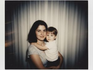 10 Prompt Gemini AI untuk Gabung Foto Masa Kecil dan Sekarang yang Lagi Viral