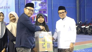 Aksi Pekerja Iuran Seikhlasnya untuk Santuni Santri di Pati
