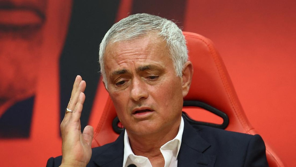 Jose Mourinho bisa dipecat Benfica jika gagal meraih trofi. (REUTERS/Pedro Nunes)