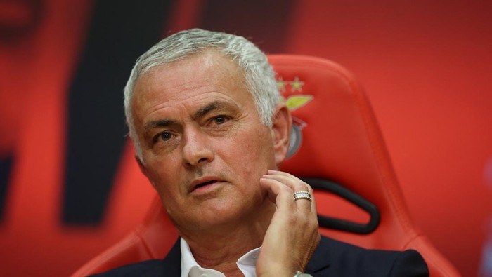 Soccer Football - Benfica presents new coach Jose Mourinho - Benfica Campus, Seixal, Portugal - September 18, 2025 New Benfica coach Jose Mourinho during the press conference REUTERS/Pedro Nunes