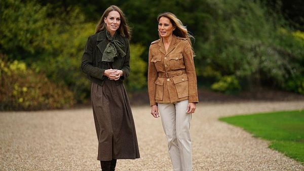 5 Gaya Matching Kate Middleton dan Melania Trump, Kompak Pakai Jaket Suede
