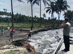 Lahan Pertanian hingga Sekolah di Lombok Timur Rusak Akibat Sungai Meluap Lahan Pertanian hingga Sekolah di Lombok Timur Rusak Akibat Sungai Meluap