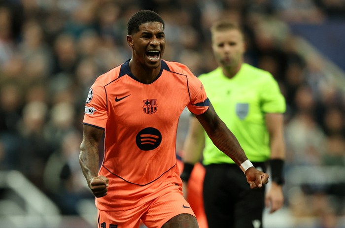 Soccer Football - UEFA Champions League - Newcastle United v FC Barcelona - St James Park, Newcastle, Britain - September 18, 2025 FC Barcelonas Marcus Rashford celebrates scoring their first goal REUTERS/Scott Heppell