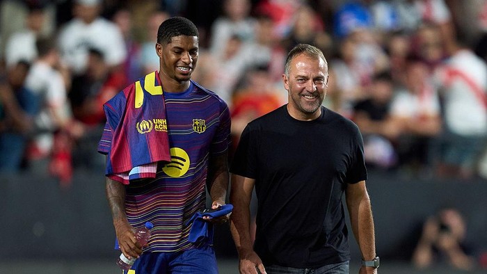 MADRID, SPAIN - AUGUST 31: Marcus Rashford of FC Barcelona interacts with Head Coach Hansi Flick prior to the LaLiga EA Sports match between Rayo Vallecano de Madrid and FC Barcelona at Estadio de Vallecas on August 31, 2025 in Madrid, Spain. (Photo by Angel Martinez/Getty Images)