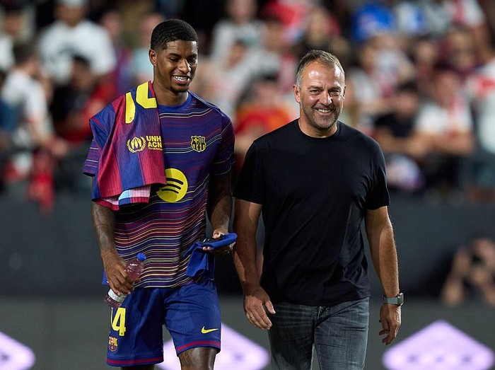 MADRID, SPAIN - AUGUST 31: Marcus Rashford of FC Barcelona interacts with Head Coach Hansi Flick prior to the LaLiga EA Sports match between Rayo Vallecano de Madrid and FC Barcelona at Estadio de Vallecas on August 31, 2025 in Madrid, Spain. (Photo by Angel Martinez/Getty Images)