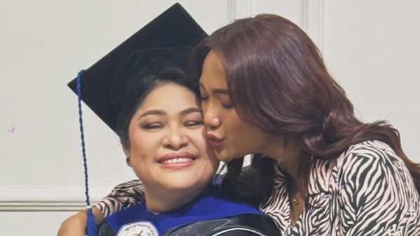 Marion Jola Antarkan Ibunda Wisuda Magister Teologi pada Usia 52 Tahun
