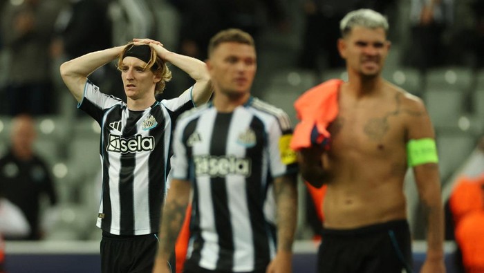 Soccer Football - UEFA Champions League - Newcastle United v FC Barcelona - St James Park, Newcastle, Britain - September 18, 2025 Newcastle Uniteds Anthony Gordon looks dejected after the match Action Images via Reuters/Lee Smith