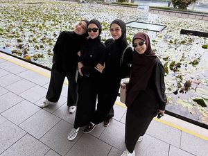 Ubin Musala Lewat! Persahabatan Adem Natasha Rizki, Dian Ayu hingga Nina Zatulini Ubin Musala Lewat! Persahabatan Adem Natasha Rizki, Dian Ayu hingga Nina Zatulini