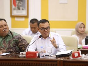 Bupati Joncik Muhammad Minta Pemerintah Pusat Tinjau Ulang Pemangkasan TKD Bupati Joncik Muhammad Minta Pemerintah Pusat Tinjau Ulang Pemangkasan TKD