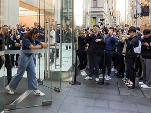 Penjualan Perdana iPhone 17 Disambut Meriah di Apple Store Sydney Penjualan Perdana iPhone 17 Disambut Meriah di Apple Store Sydney