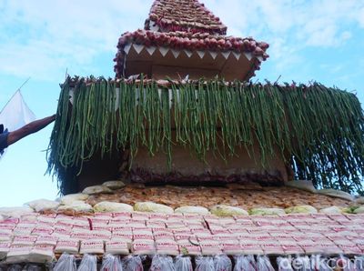Meriahnya Festival Gerebek Tahu di Jombang
