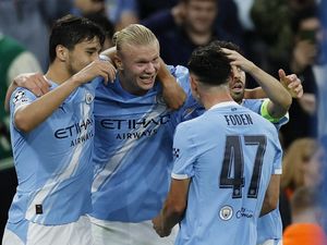 Video: Man City Gebuk 10 Pemain Napoli 2-0 Video: Man City Gebuk 10 Pemain Napoli 2-0