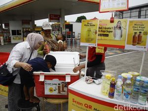 SPBU Shell Bintaro Beralih Jualan Minuman Saat BBM Habis