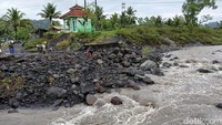 Tanggul di Lumajang Terkikis Banjir Lahar Semeru