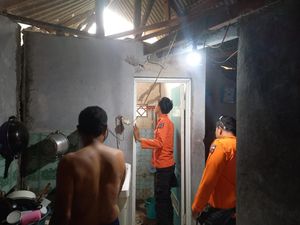 Tembok Rumah di Bogor Ambruk Timpa Wanita Sedang Mandi hingga Luka-luka