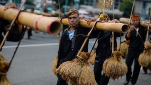 Tradisi Ngarengkong Kasepuhan Banten Kidul Meriahkan Festival Seni Multatuli