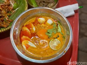 Baru! Warung Tenda di Tebet Jualan Menu Bun Cha hingga Pad Kra Pao