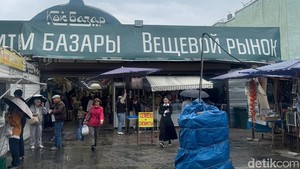 13 Ribu Langkah di Almaty, dari Pasar Tertua hingga Monumen Pahlawan Perang